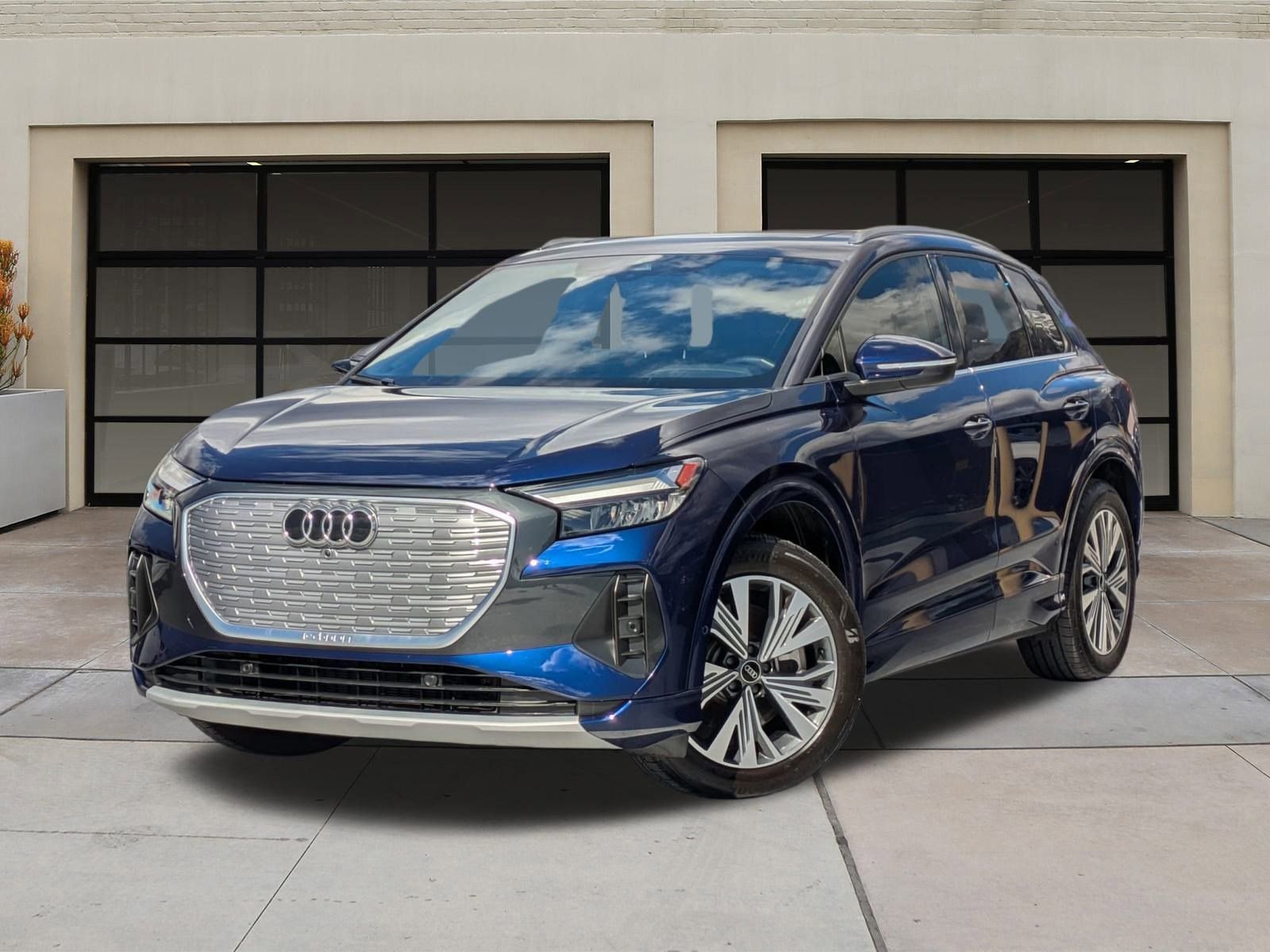 Used 2023 Audi Q4 e-tron Premium Plus w/ Premium Plus image 3