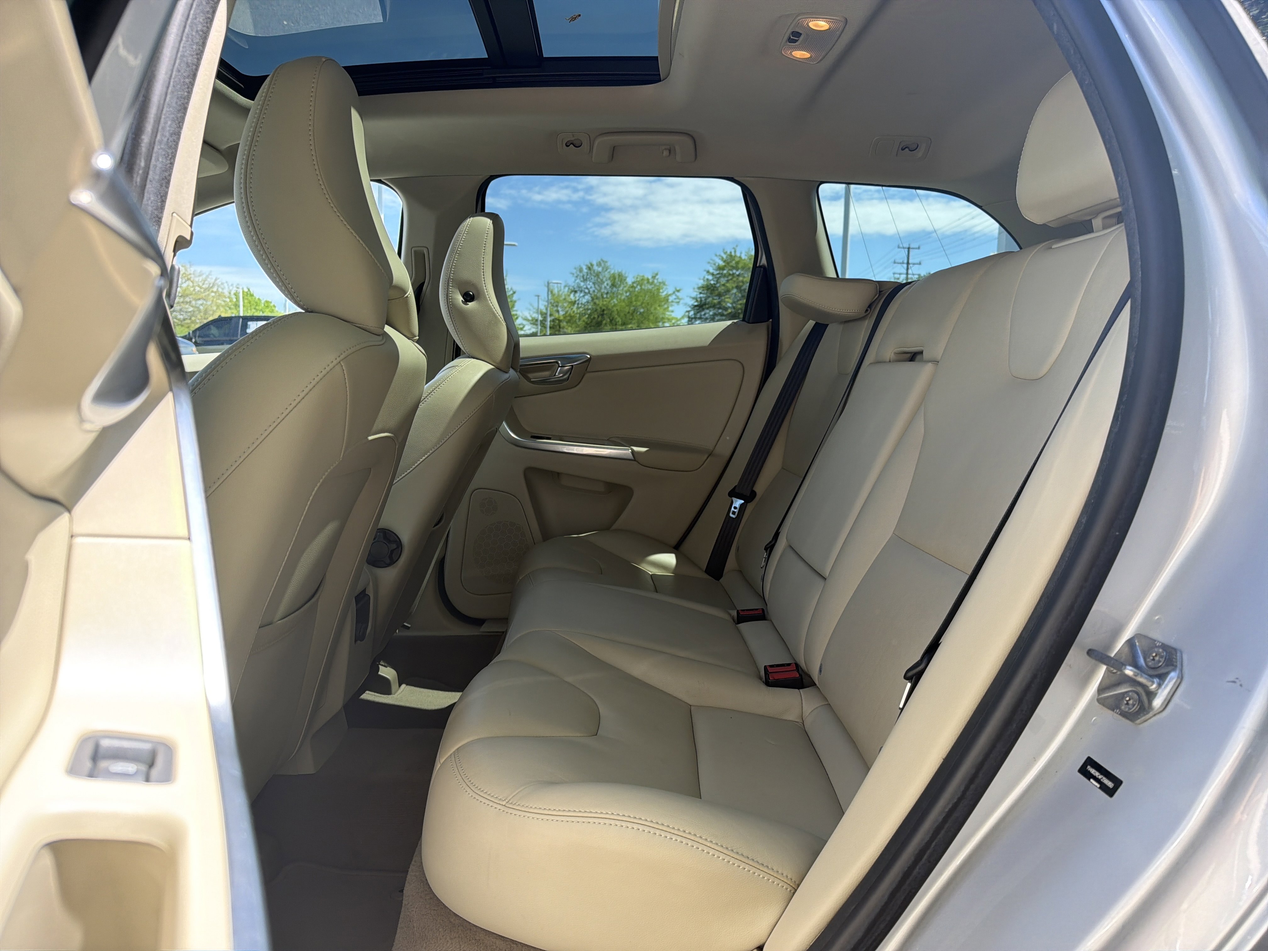 Used 2015 Volvo XC60 T6 Premier Plus image 30