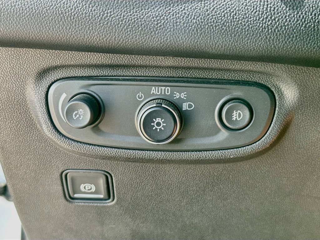 Used 2022 GMC Terrain SLT w/ Infotainment Package II FWD image 19