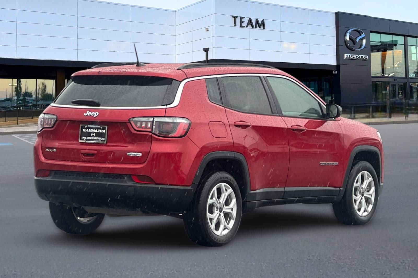 Used 2025 Jeep Compass Latitude image 4
