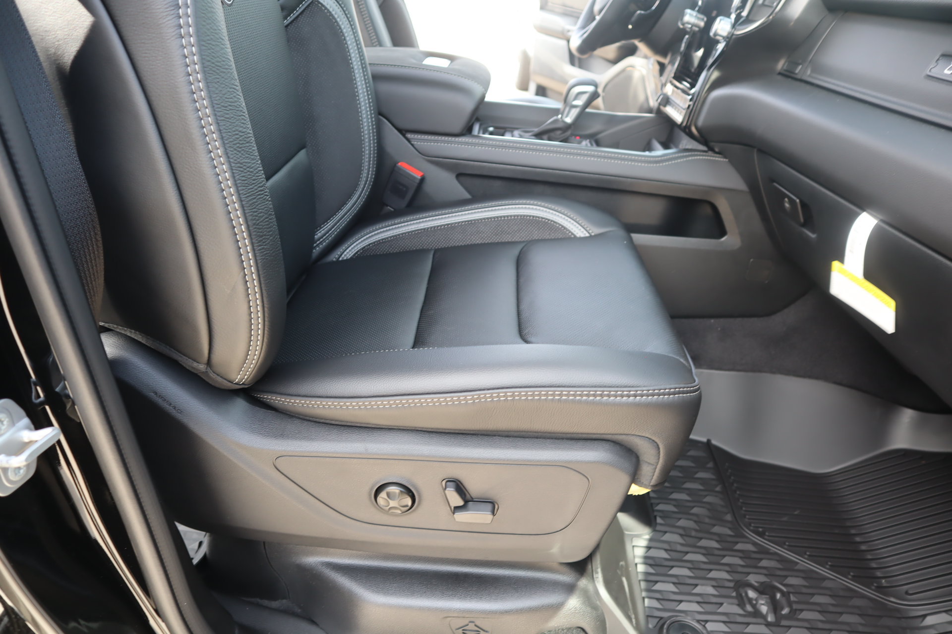 New 2026 RAM 1500 RHO AWD/4WD image 15