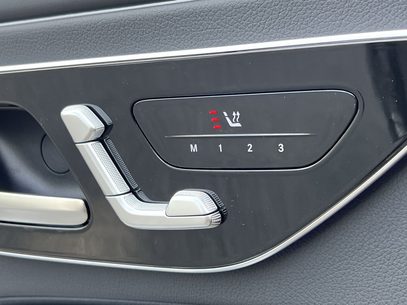 New 2026 Mercedes-Benz CLE 300 4MATIC Coupe image 40