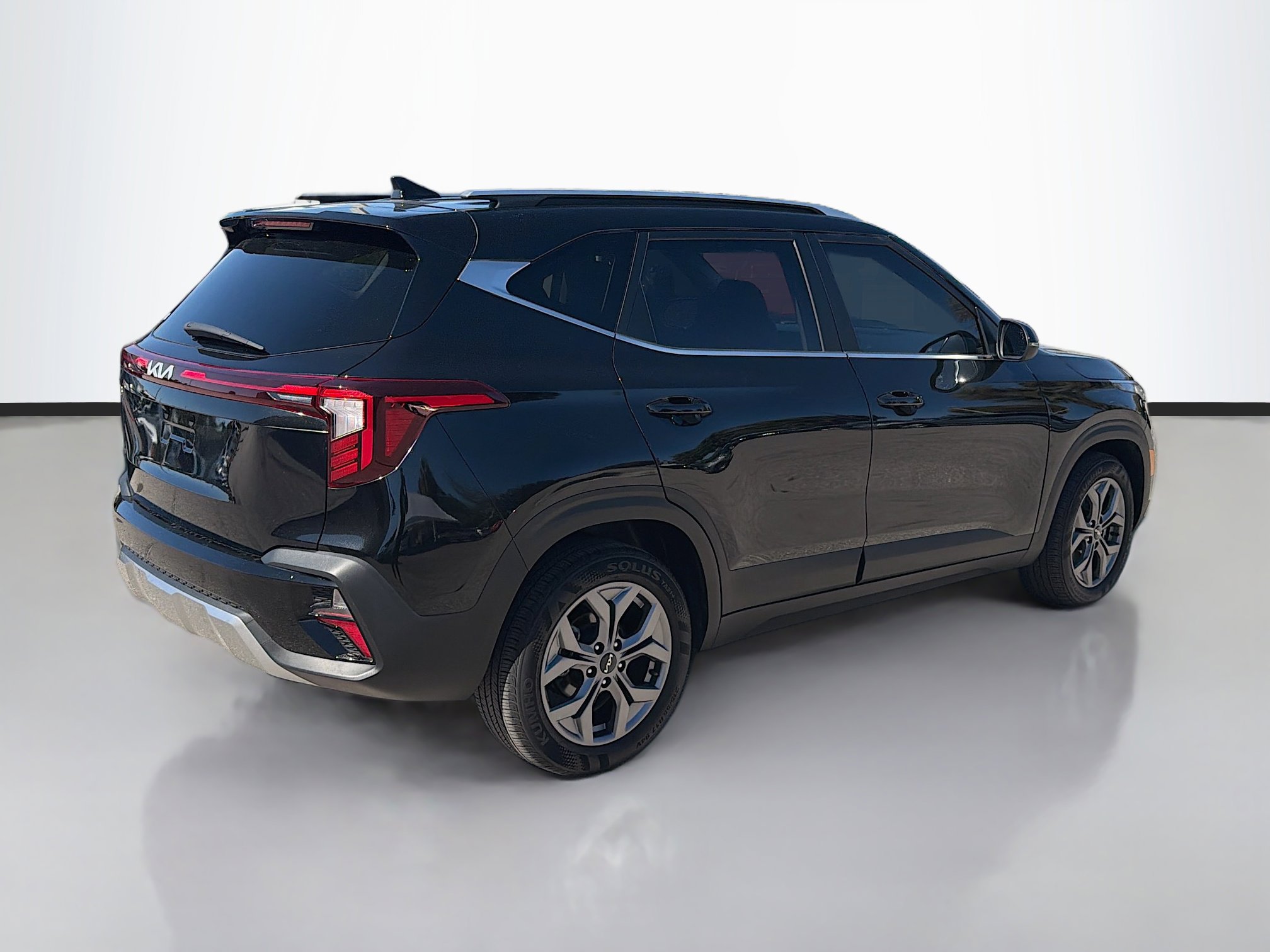 Used 2024 Kia Seltos S image 3