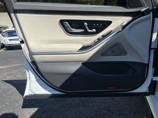 Used 2022 Mercedes-Benz S 580 4MATIC Sedan w/ AMG Line Package image 18