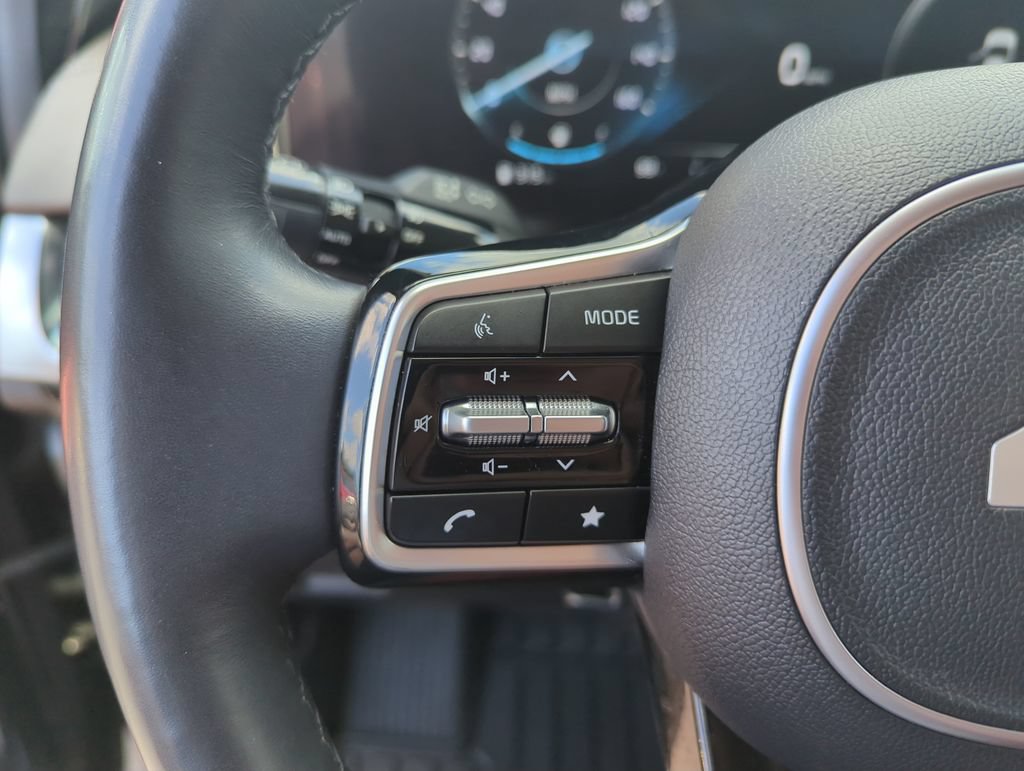 Used 2023 Kia Carnival SX Prestige FWD image 22