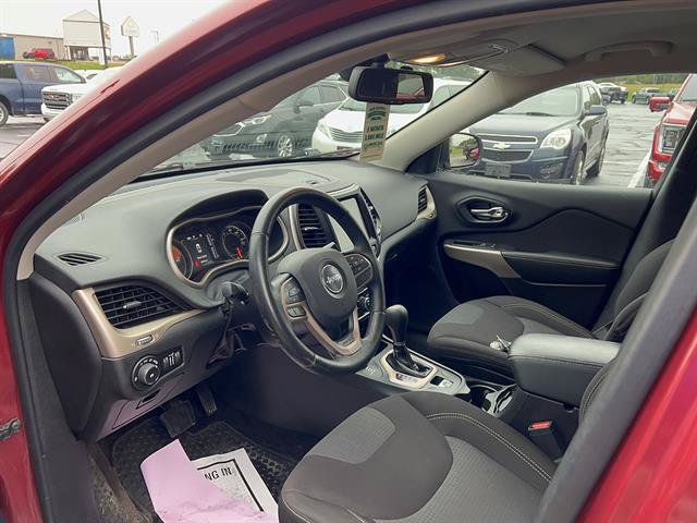 Used 2017 Jeep Cherokee Latitude w/ Cold Weather Group AWD/4WD image 11
