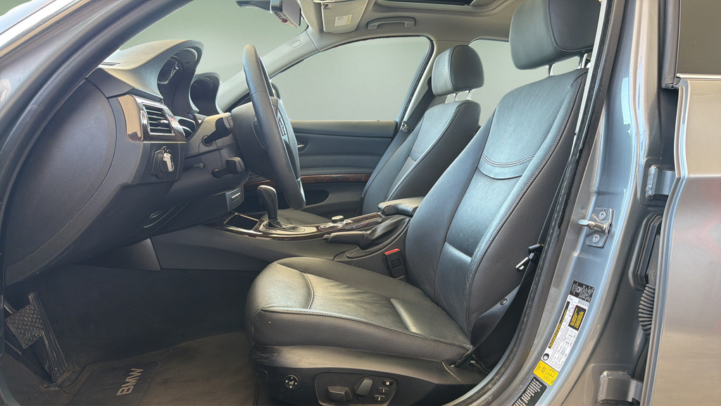 Used 2010 BMW 335i xDrive Sedan AWD/4WD image 20