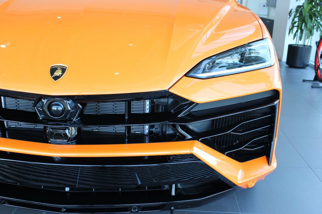 Used 2025 Lamborghini Urus SE AWD/4WD image 8