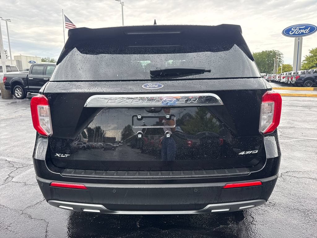 Used 2024 Ford Explorer XLT w/ Equipment Group 202A AWD/4WD image 8