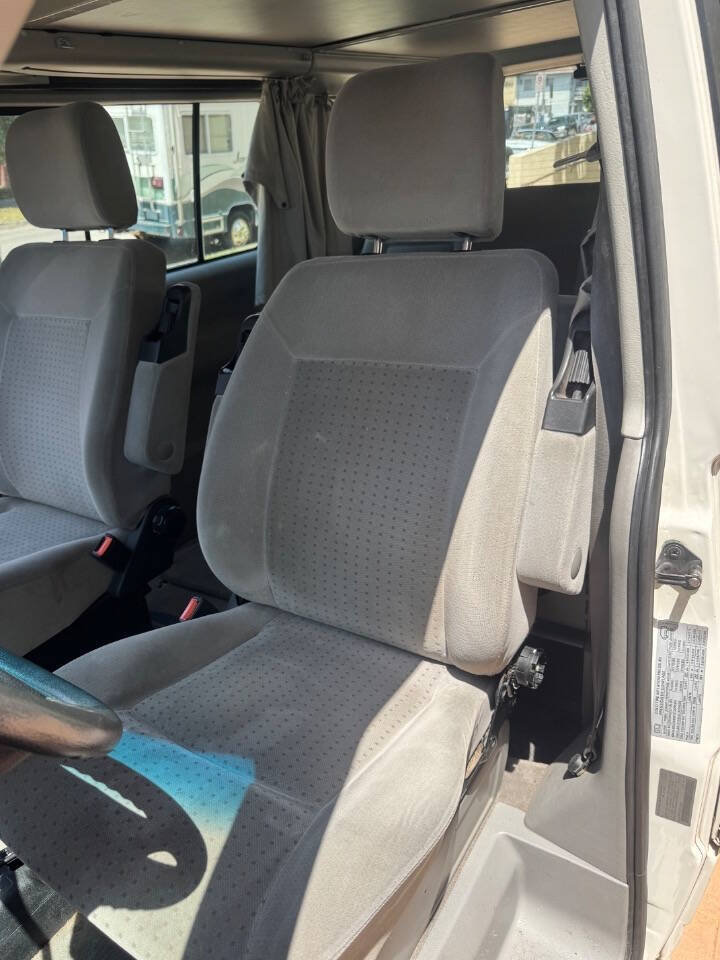 Used 2002 Volkswagen Eurovan MV FWD image 18