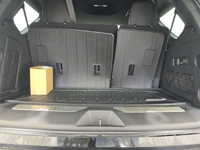 Used 2023 GMC Yukon Denali Ultimate AWD/4WD image 15