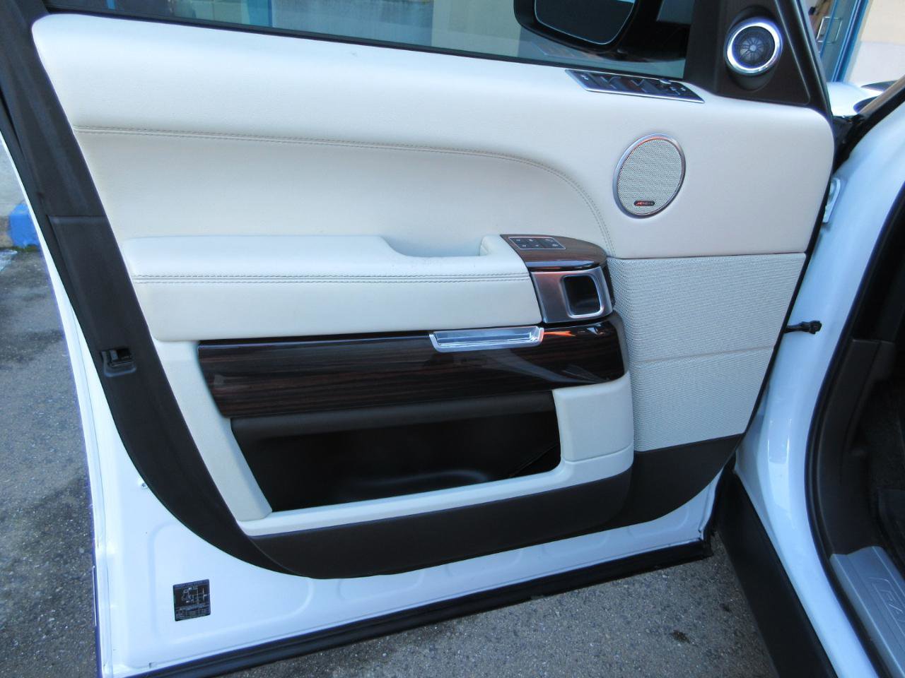 Used 2017 Land Rover Range Rover Supercharged AWD/4WD image 5