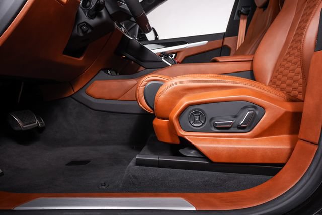 Used 2022 Lamborghini Urus AWD/4WD image 23