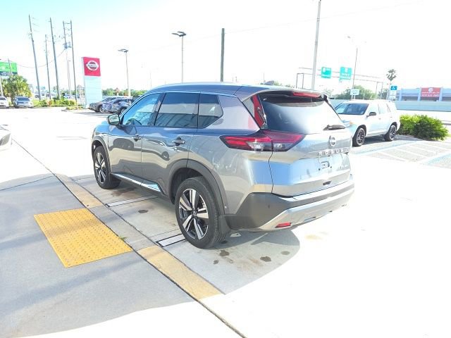 Used 2022 Nissan Rogue SL w/ SL Premium Package image 6