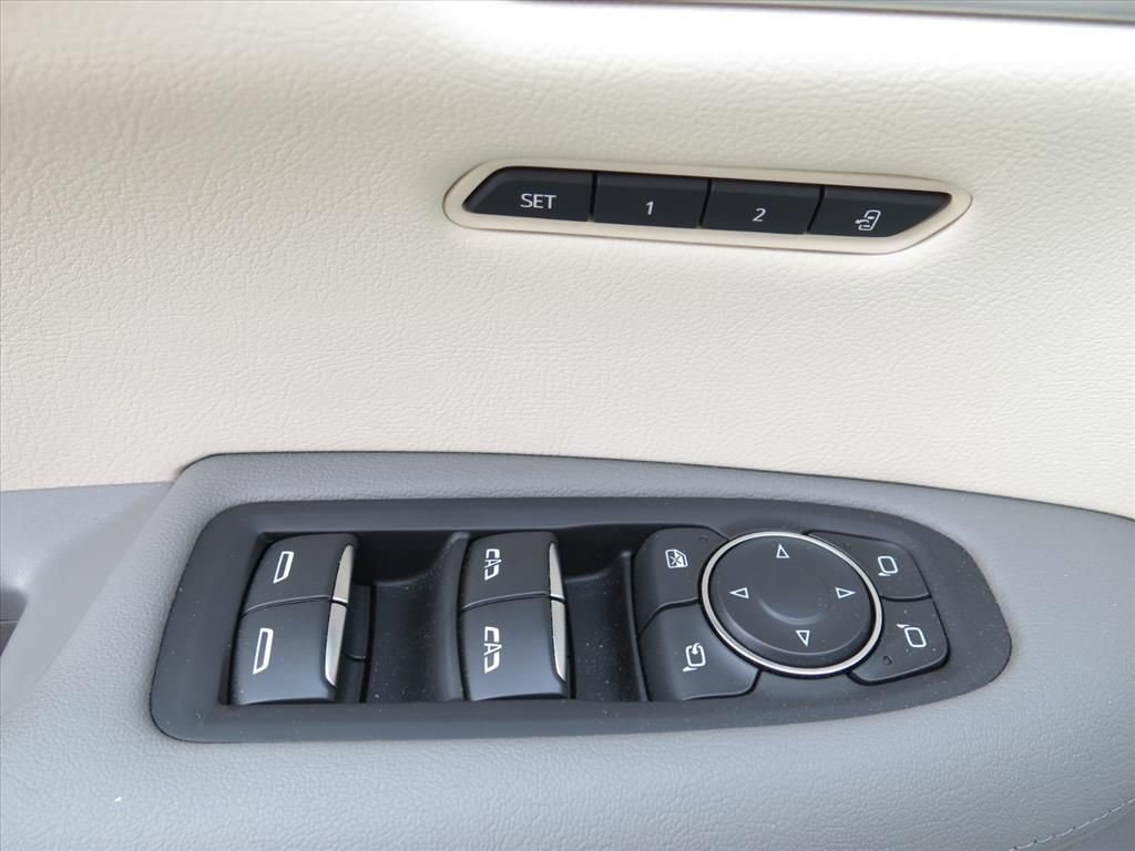 Certified 2024 Cadillac XT5 Premium Luxury w/ Technology Package FWD image 6