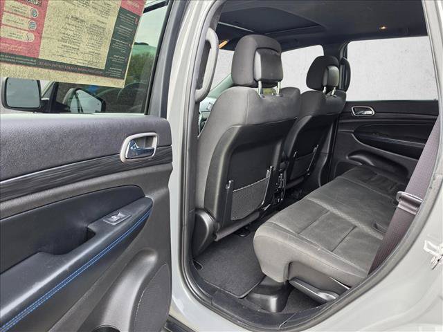 Used 2019 Jeep Grand Cherokee Laredo AWD/4WD image 16