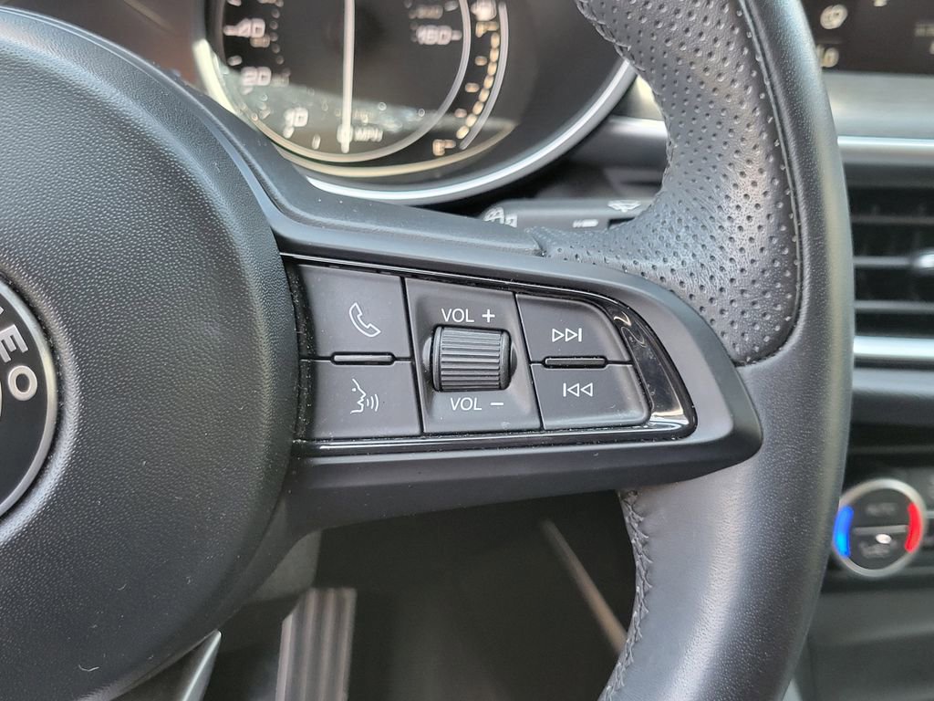Used 2022 Alfa Romeo Stelvio Ti AWD/4WD image 6