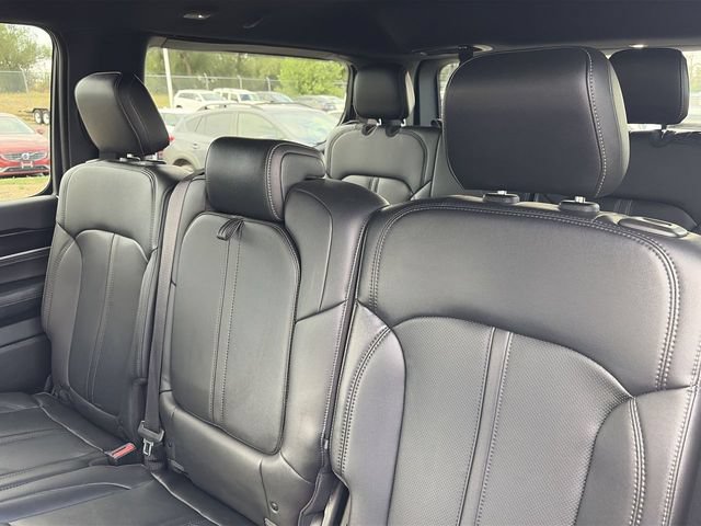 Used 2023 Jeep Wagoneer 4WD image 32
