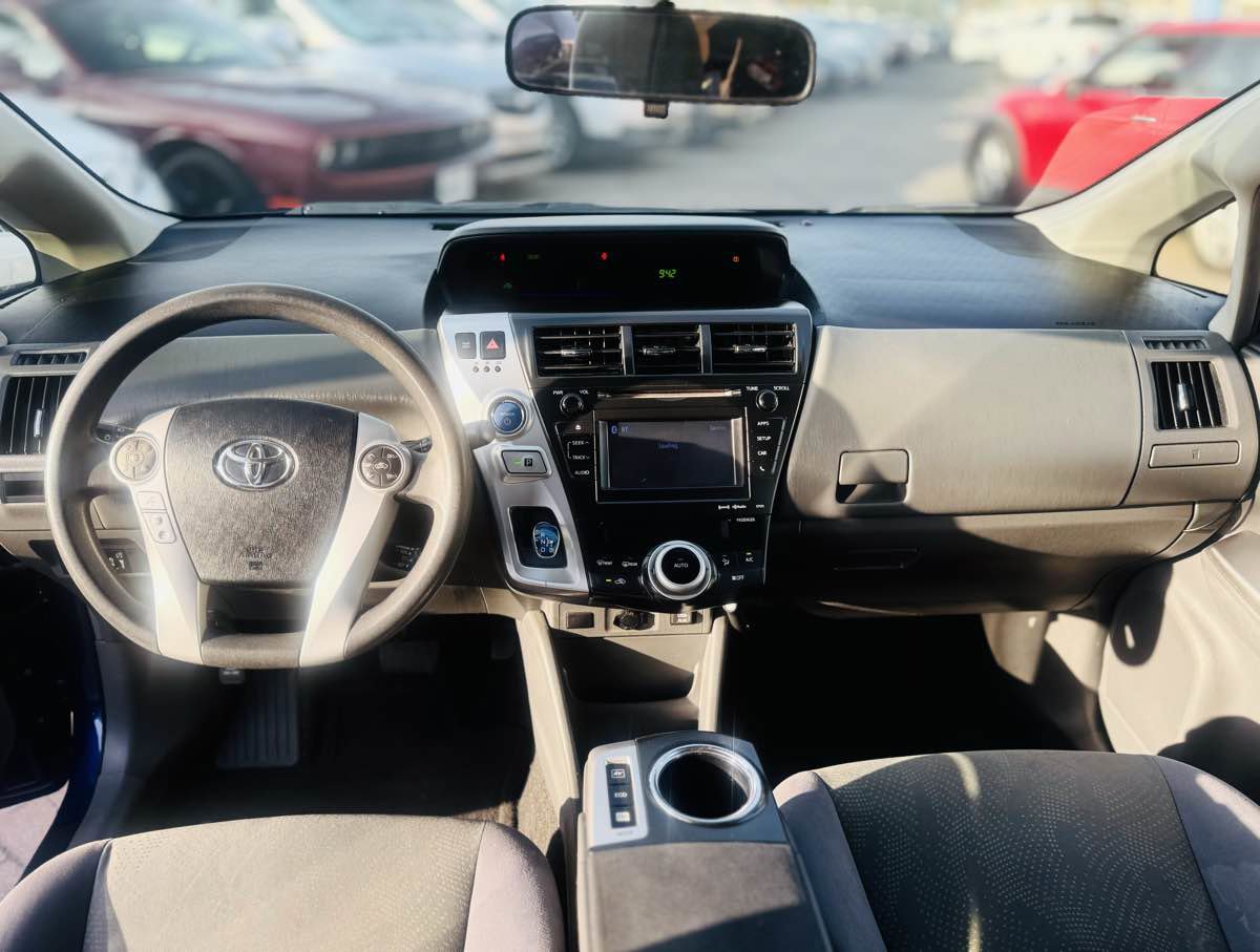 Used 2014 Toyota Prius V Two image 27