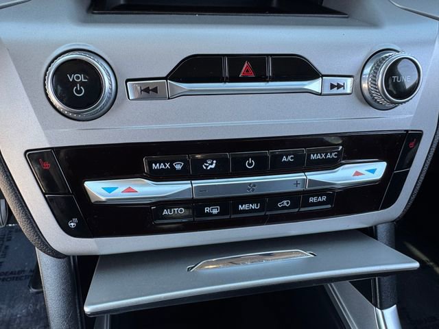 Used 2023 Ford Explorer XLT w/ Equipment Group 202A image 28