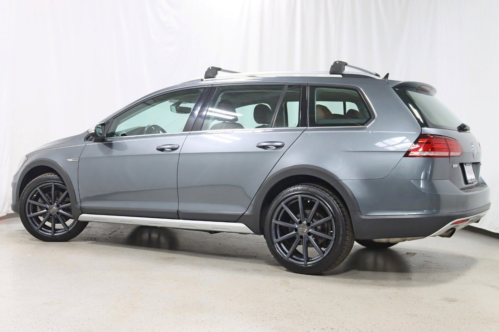 Used 2019 Volkswagen Golf Alltrack SE image 9