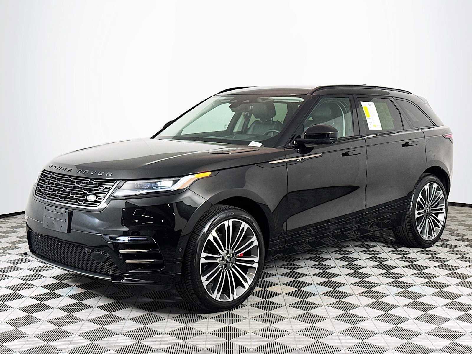 Used 2025 Land Rover Range Rover Velar Dynamic SE image 1