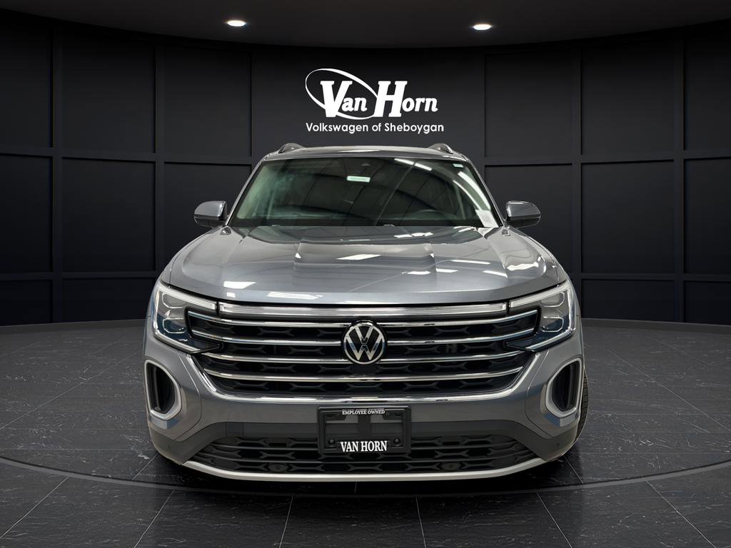Used 2024 Volkswagen Atlas SE AWD/4WD image 2
