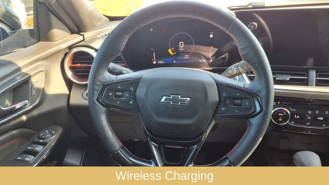 Used 2025 Chevrolet Trax RS w/ Sunroof Package image 19