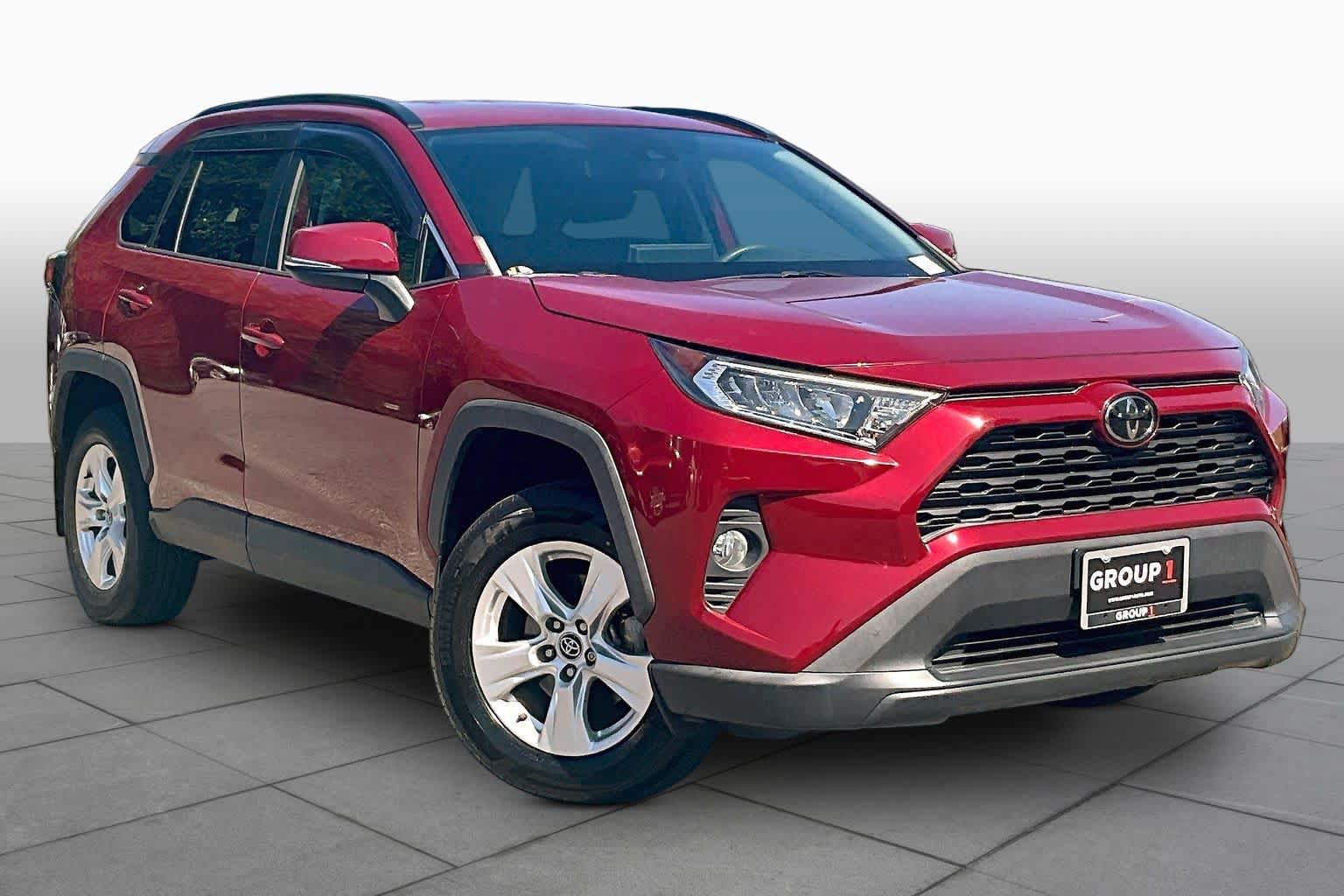 Used 2021 Toyota RAV4 XLE AWD/4WD image 3