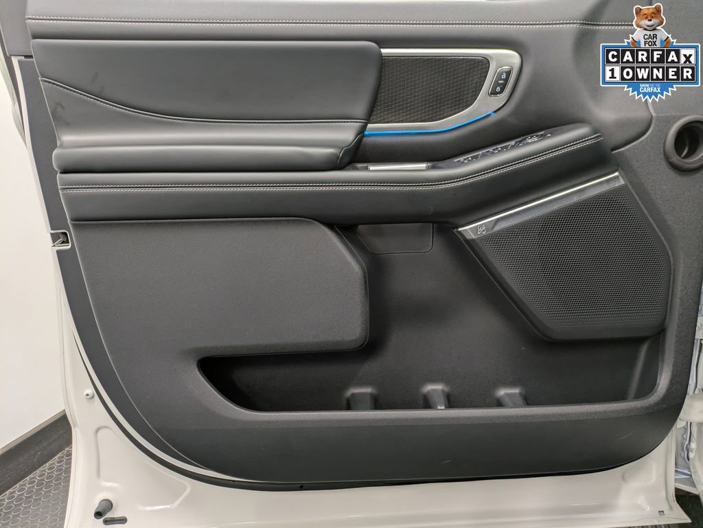 Used 2025 Ford Expedition Max Platinum w/ Stealth Appearance Package AWD/4WD image 8