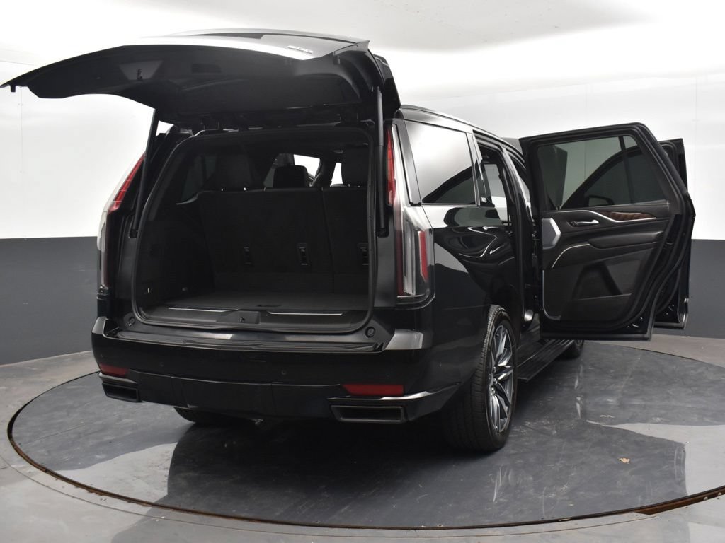 Used 2023 Cadillac Escalade Sport Platinum w/ Heavy-Duty Trailer Package AWD/4WD image 31