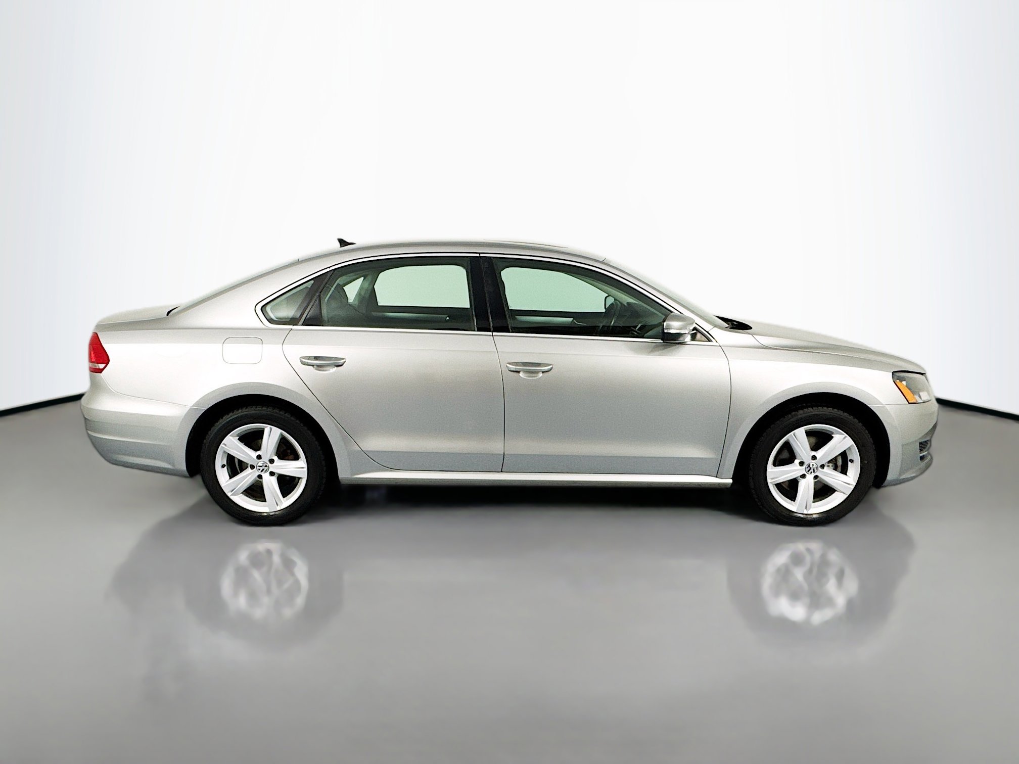 Used 2013 Volkswagen Passat 2.5 SE image 4