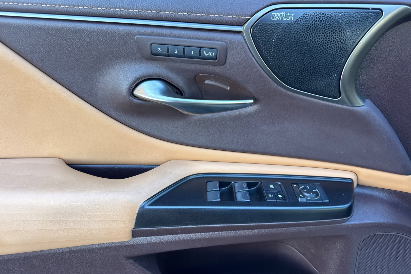 Used 2019 Lexus ES 300h w/ Accessory Package 2 FWD image 12