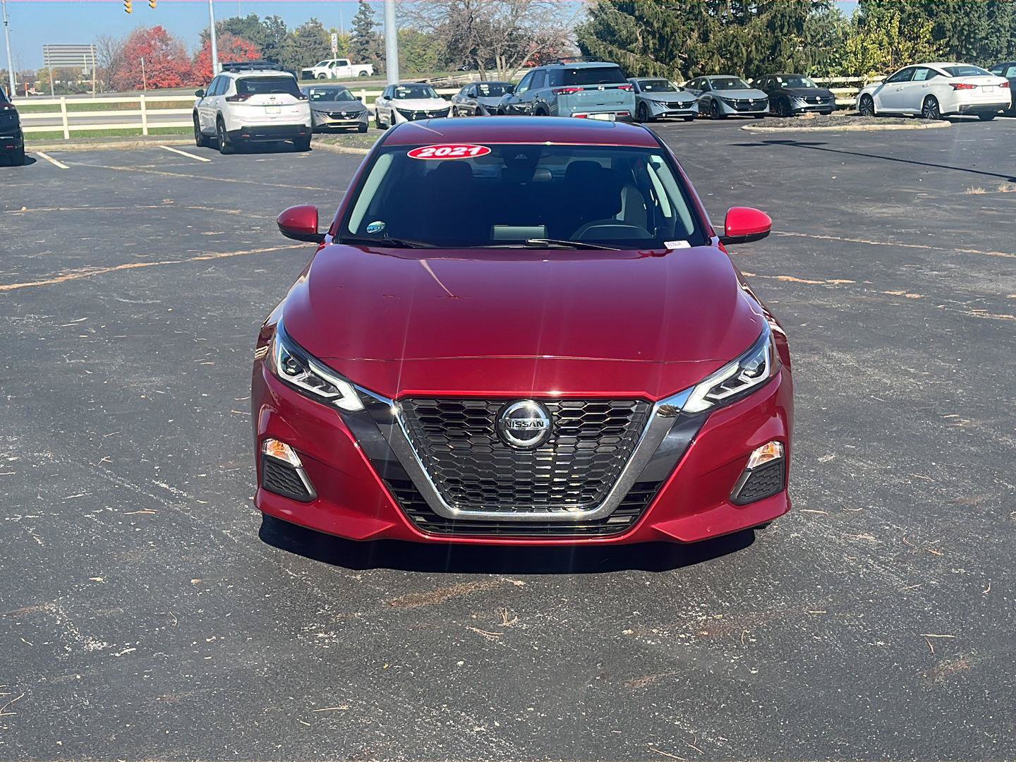 Used 2021 Nissan Altima 2.5 SV w/ SV Premium Package FWD image 2