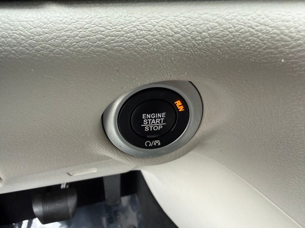 Used 2024 Chrysler Pacifica Touring-L FWD image 28
