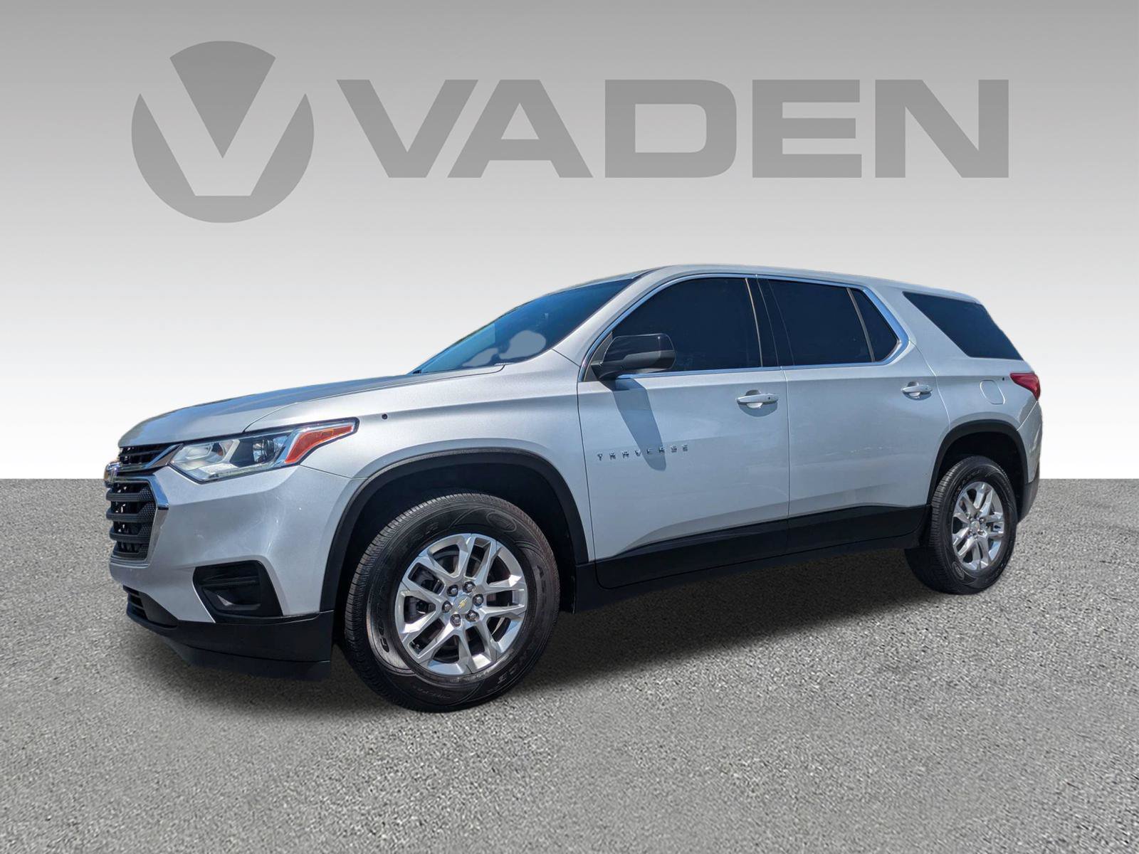 Used 2021 Chevrolet Traverse LS FWD image 2
