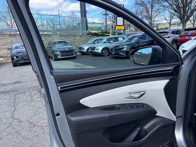 Used 2023 Hyundai Tucson SE image 30