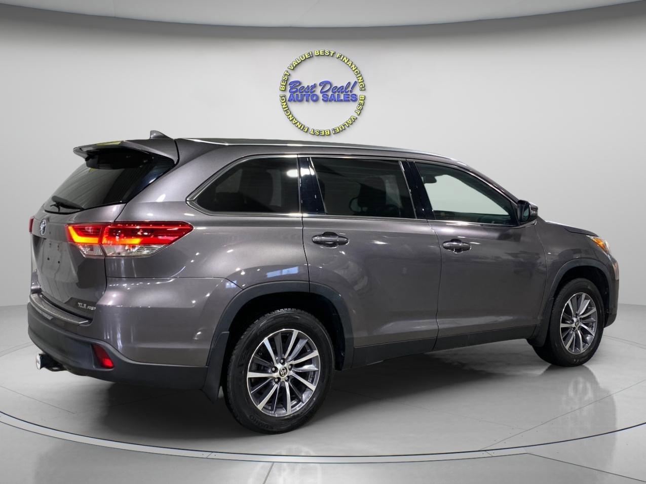 Used 2019 Toyota Highlander XLE AWD/4WD image 7