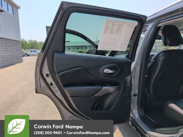 Used 2020 Jeep Cherokee Latitude Plus w/ Cold Weather Group AWD/4WD image 25