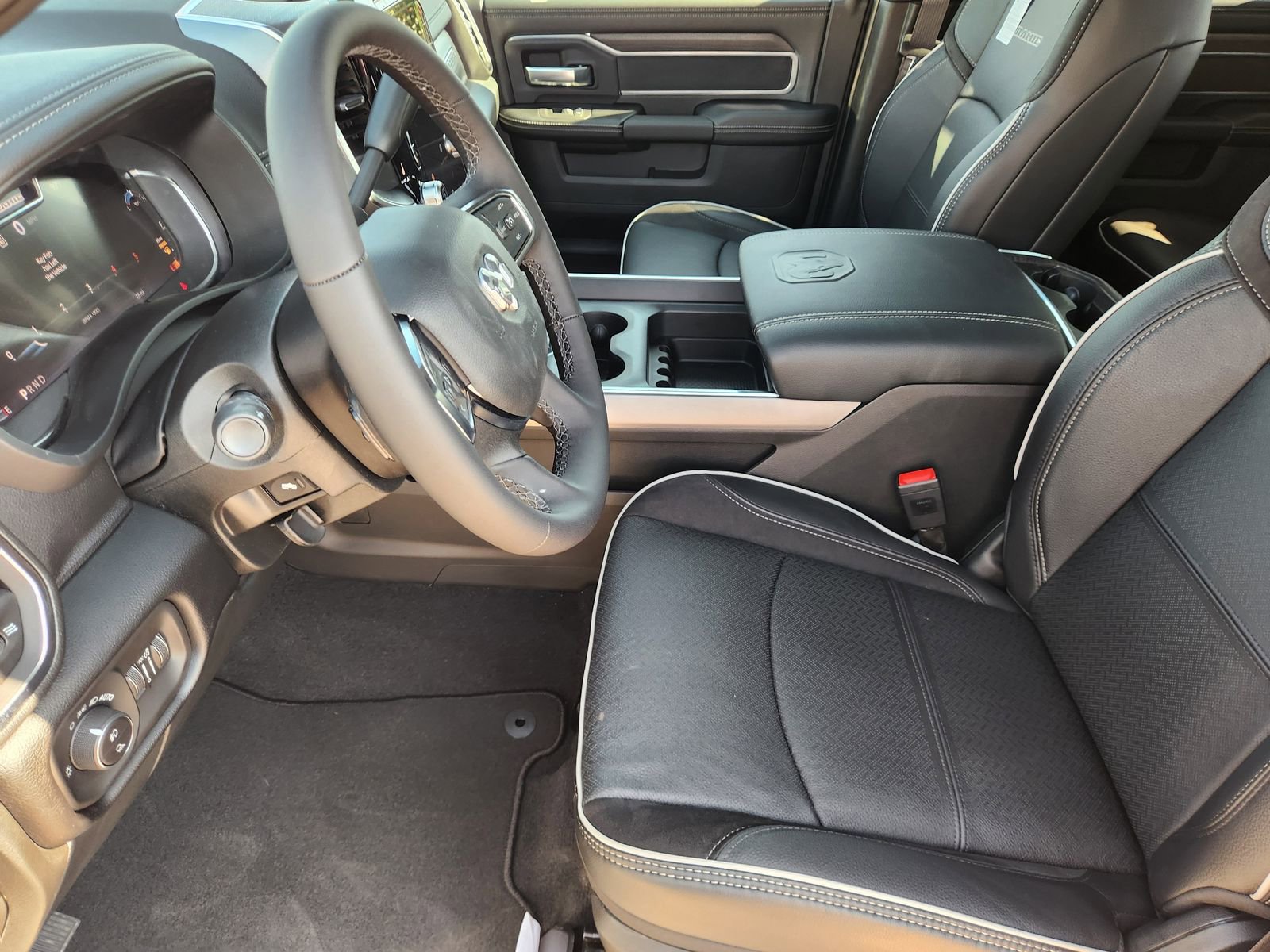 New 2026 RAM 2500 Laramie AWD/4WD image 12