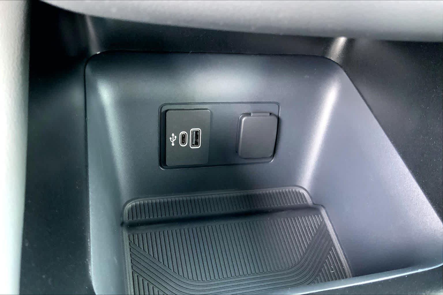New 2026 Ford Explorer Active AWD/4WD image 15