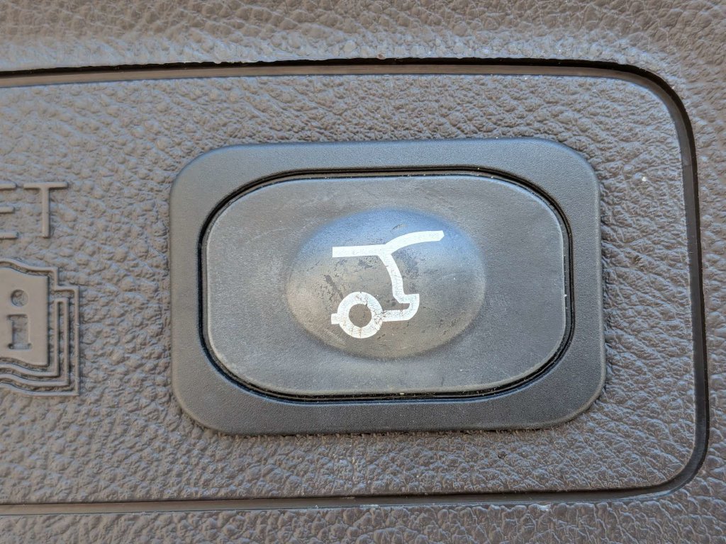 Used 2019 Lincoln MKC Select w/ Select Plus Package FWD image 13