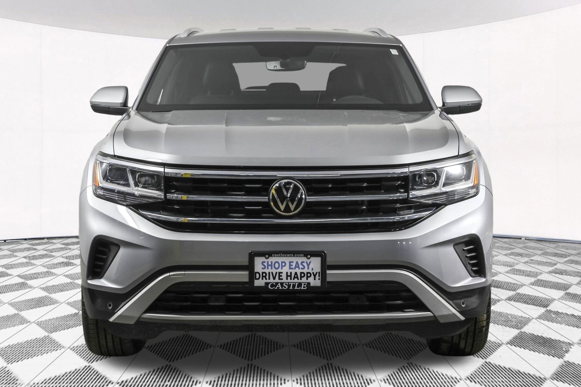 Used 2020 Volkswagen Atlas Cross Sport SE w/ Towing Package image 11