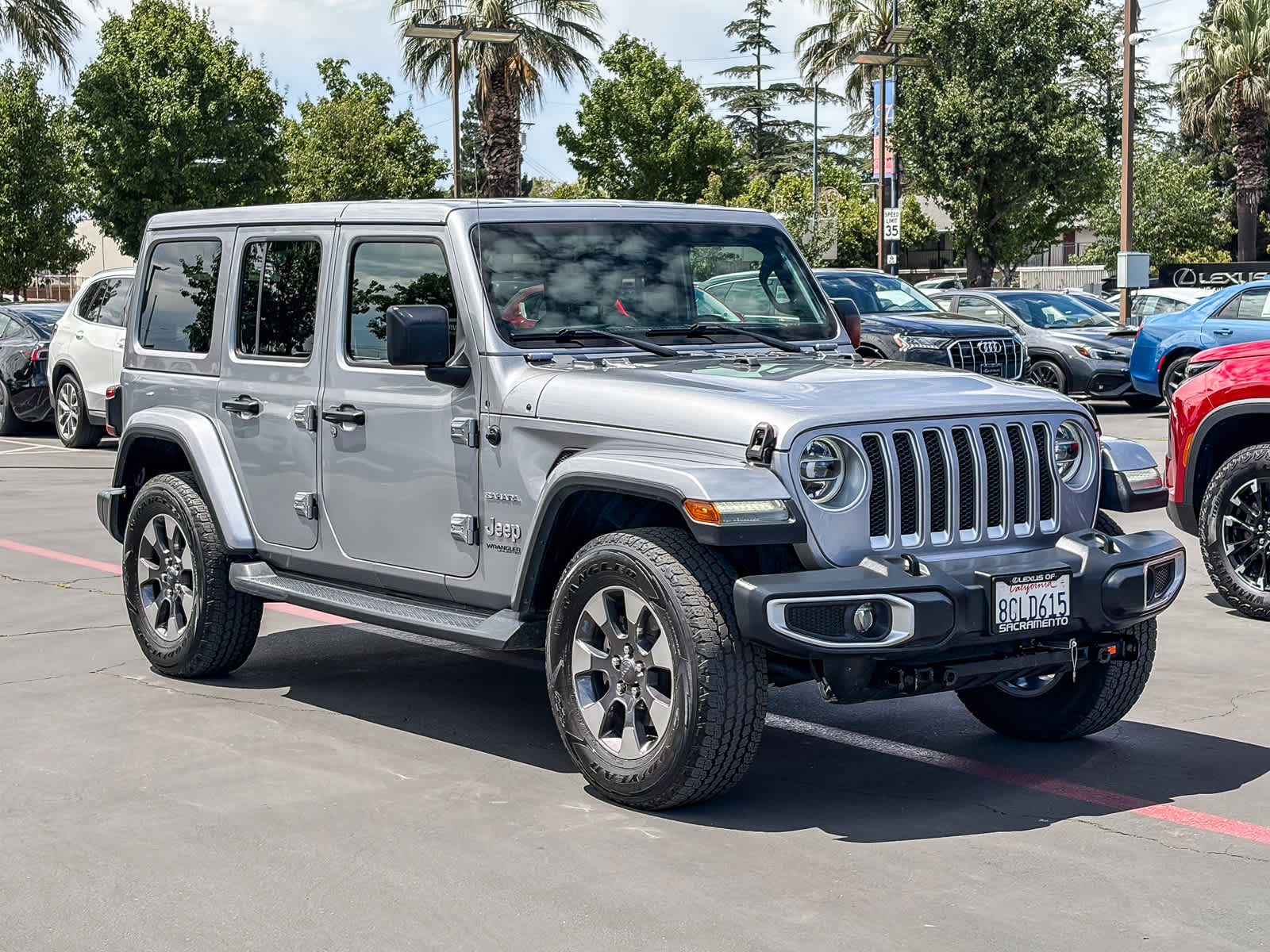 Used 2018 Jeep Wrangler Unlimited Sahara AWD/4WD image 5