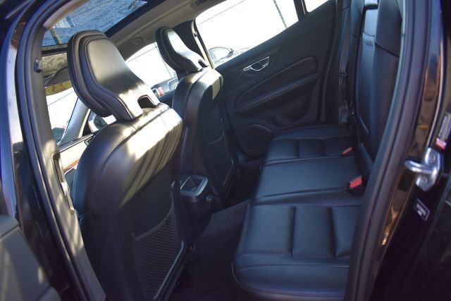 Used 2022 Volvo S60 B5 Momentum w/ Premium Package image 18
