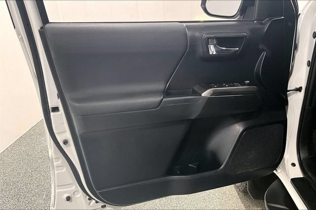 Used 2018 Toyota Tacoma TRD Sport AWD/4WD image 27