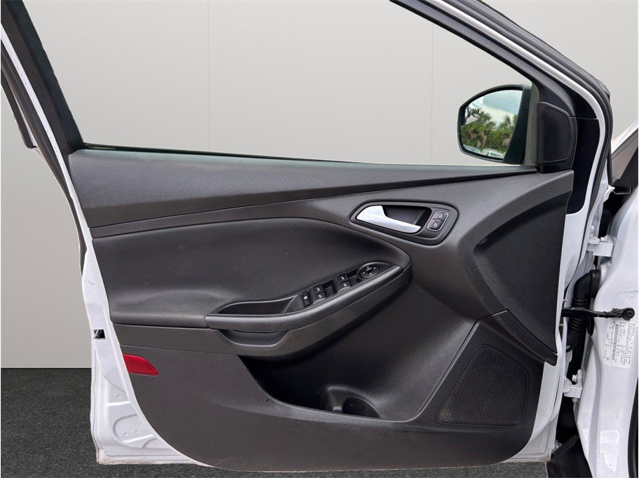 Used 2017 Ford Focus SE FWD image 15