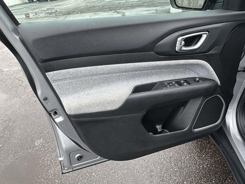 Used 2022 Jeep Compass Latitude w/ Convenience Group image 16