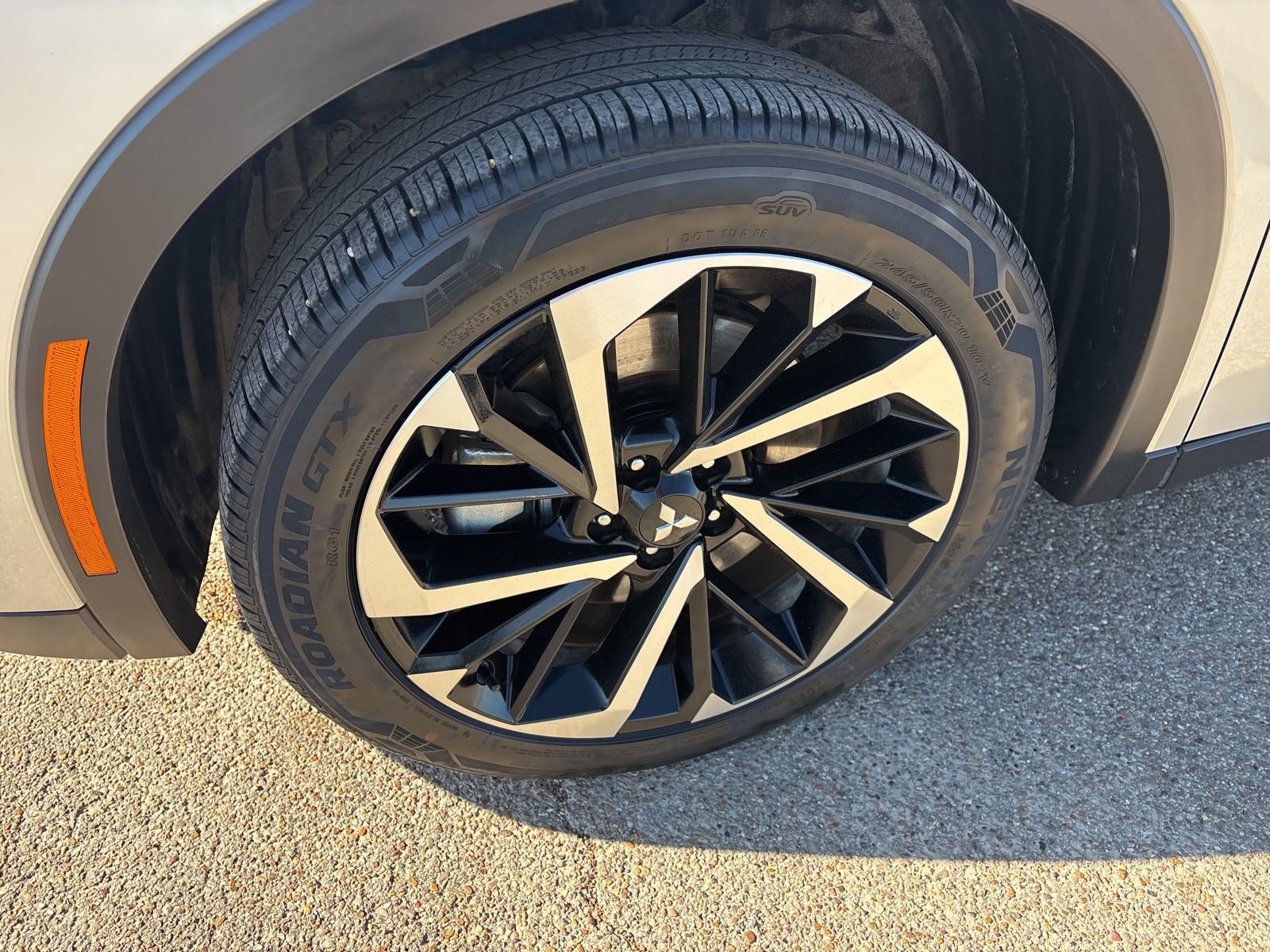 Used 2023 Mitsubishi Outlander SE image 22