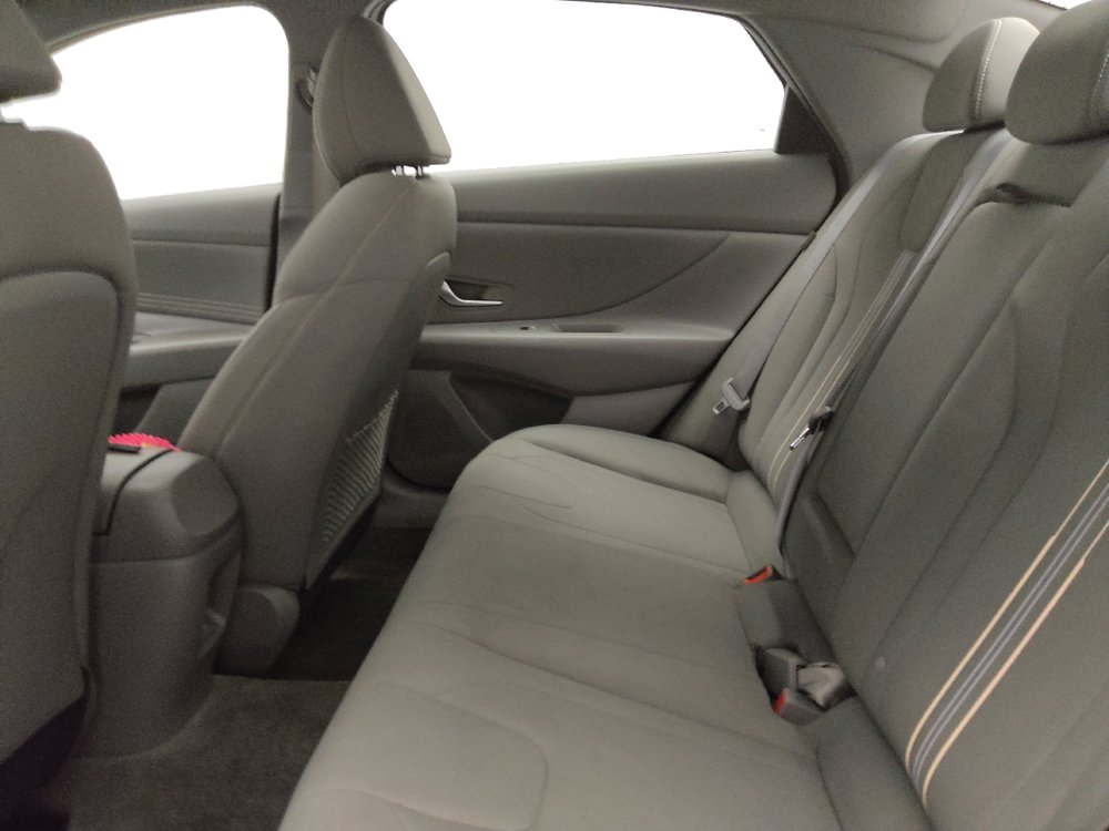 Used 2025 Hyundai Elantra SEL FWD image 18
